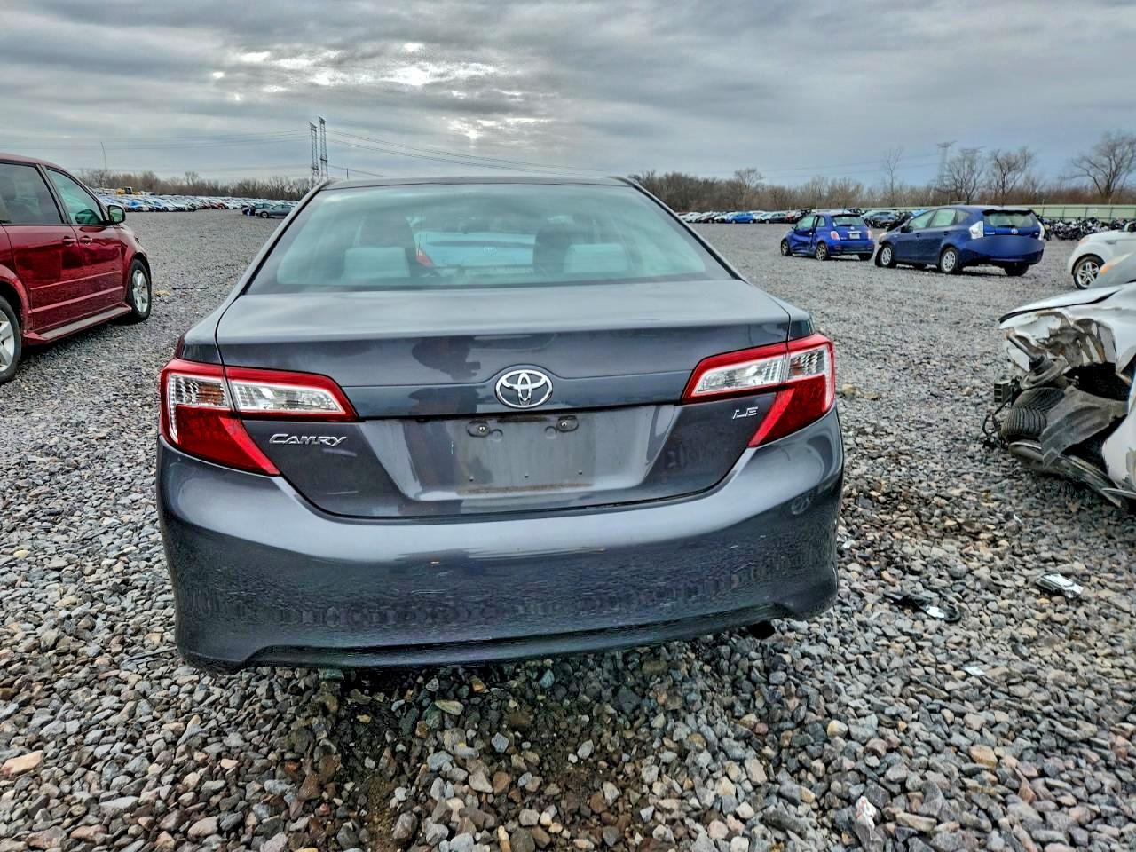 2014 TOYOTA CAMRY photo 6