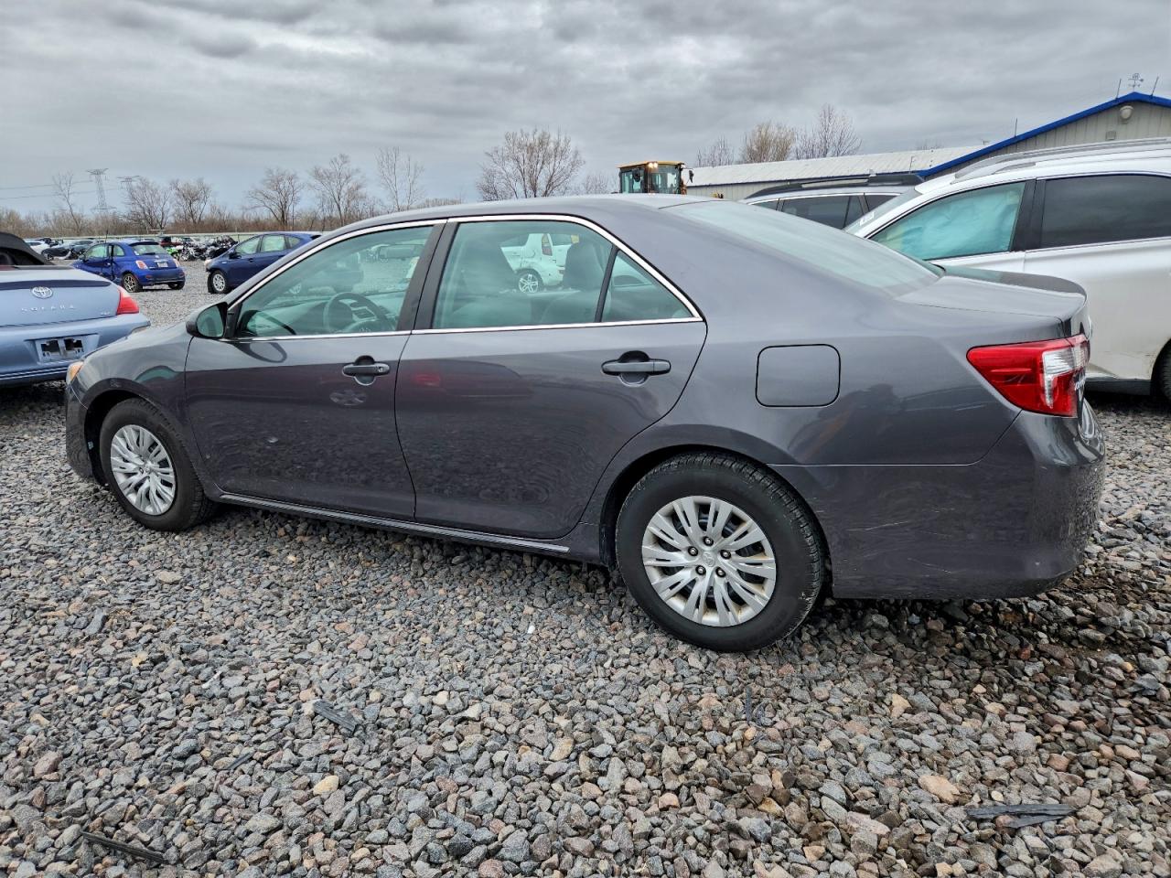 2014 TOYOTA CAMRY photo 2