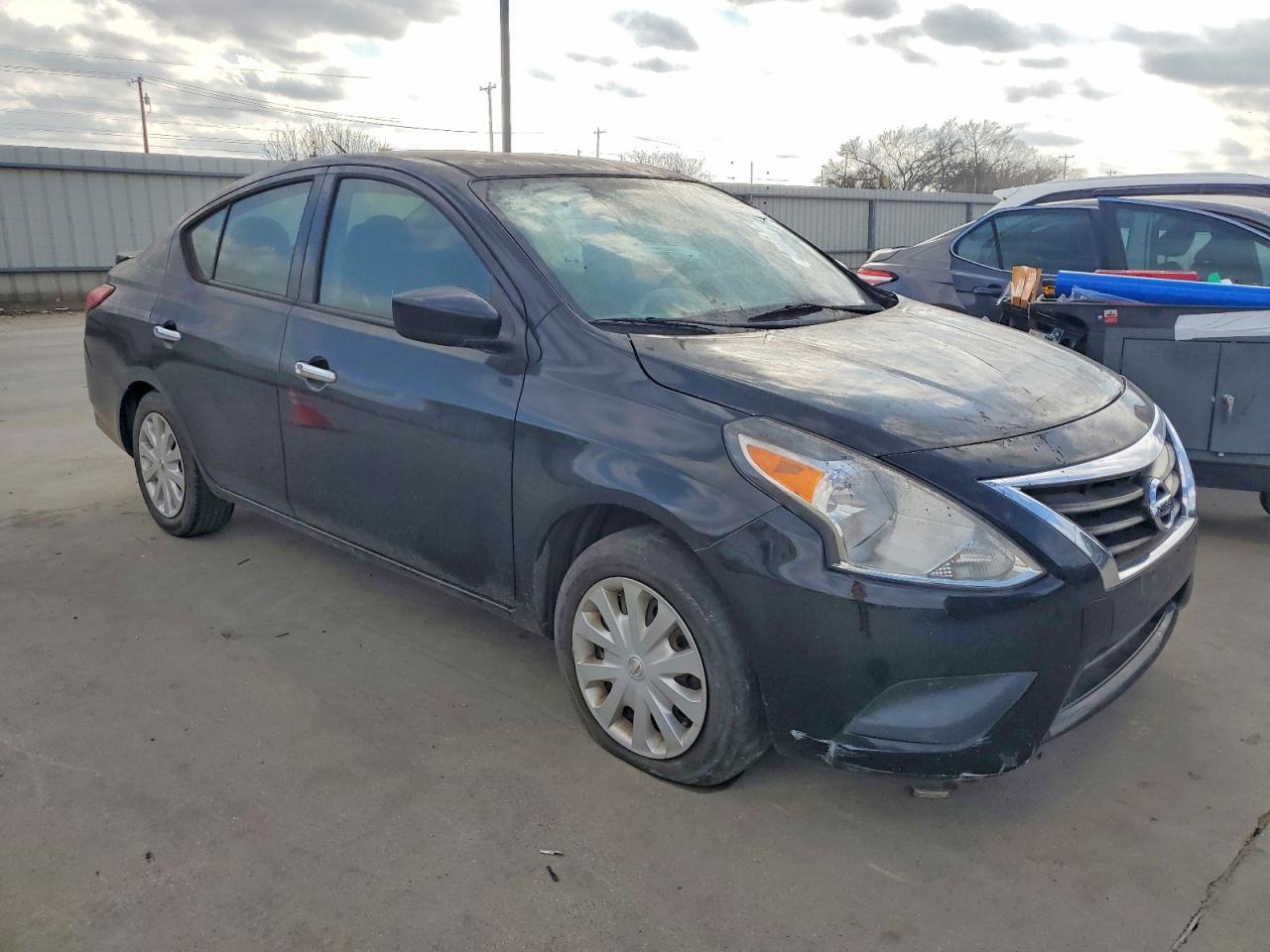 2019 NISSAN VERSA S photo 4