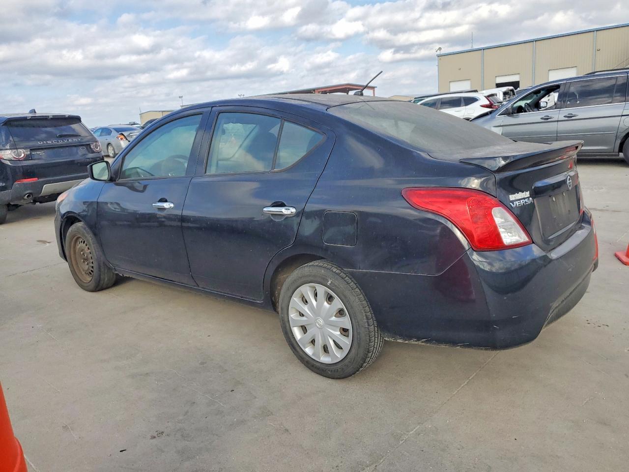2019 NISSAN VERSA S photo 2