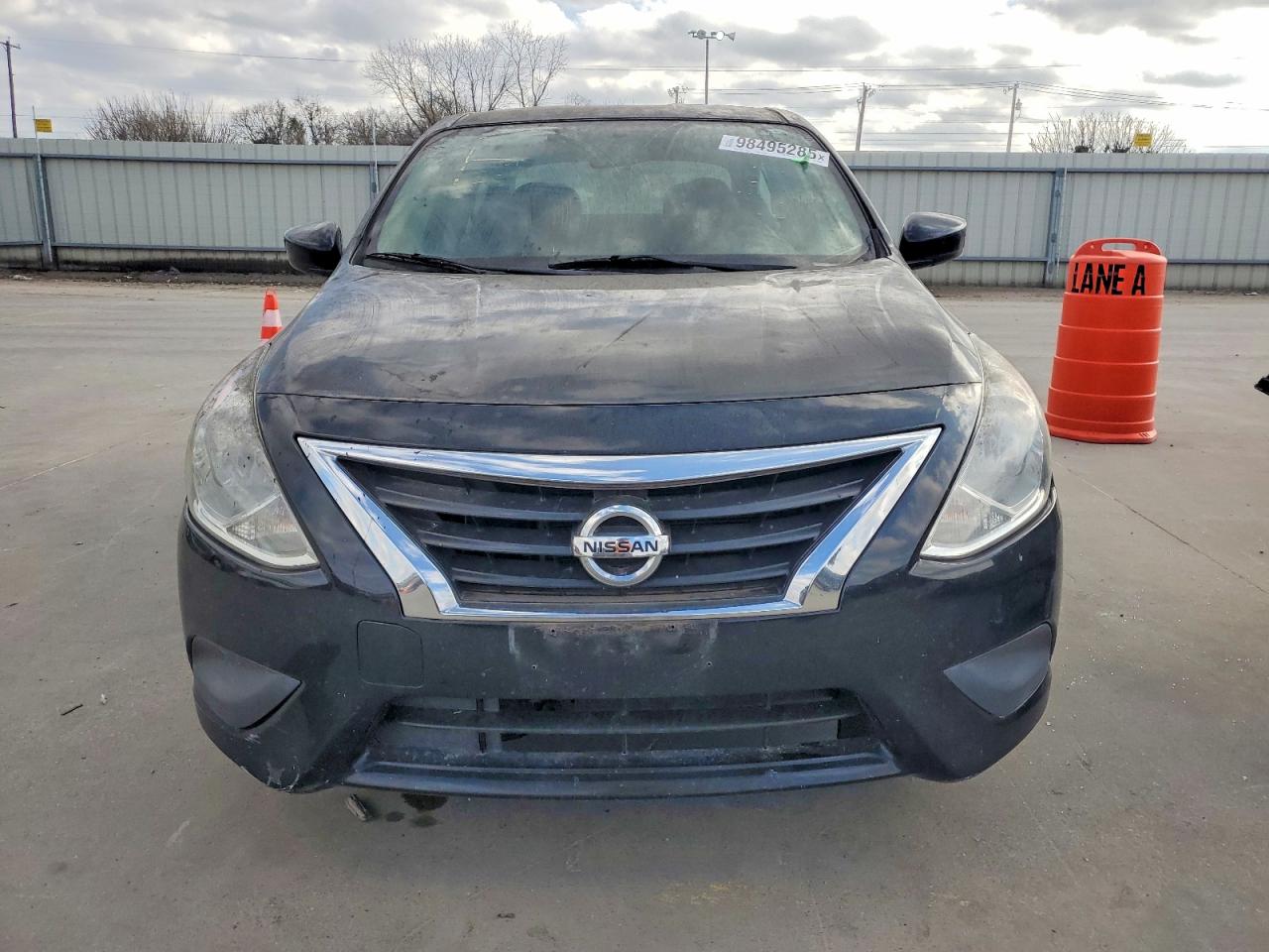 2019 NISSAN VERSA S photo 5
