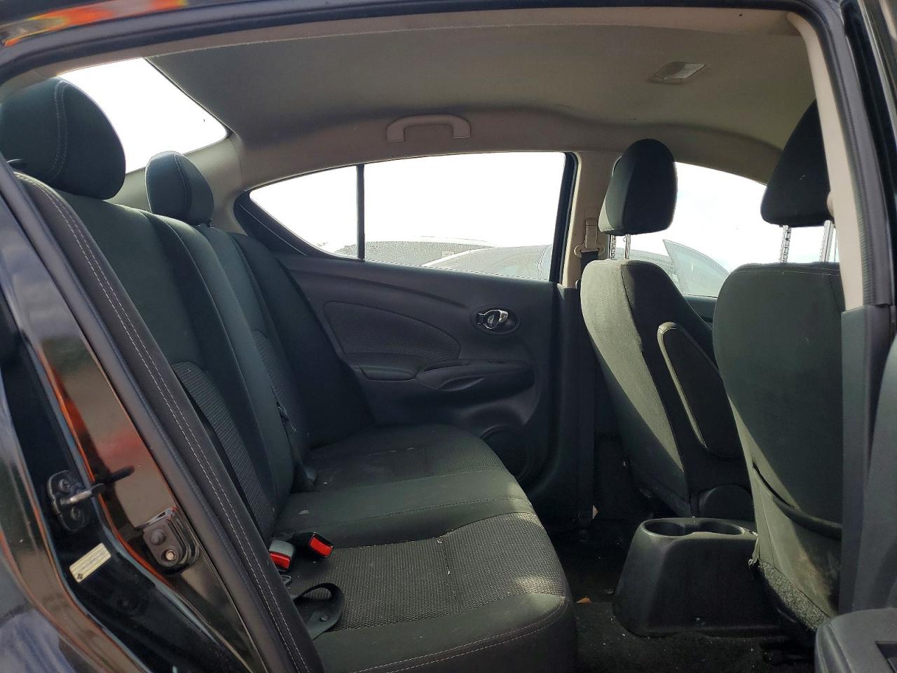 2019 NISSAN VERSA S photo 10