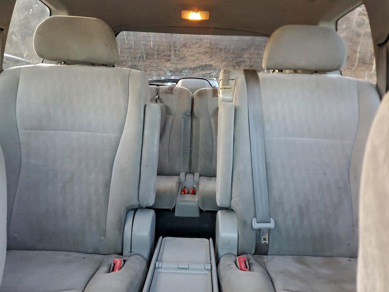 2011 TOYOTA HIGHLANDER BASE photo 10