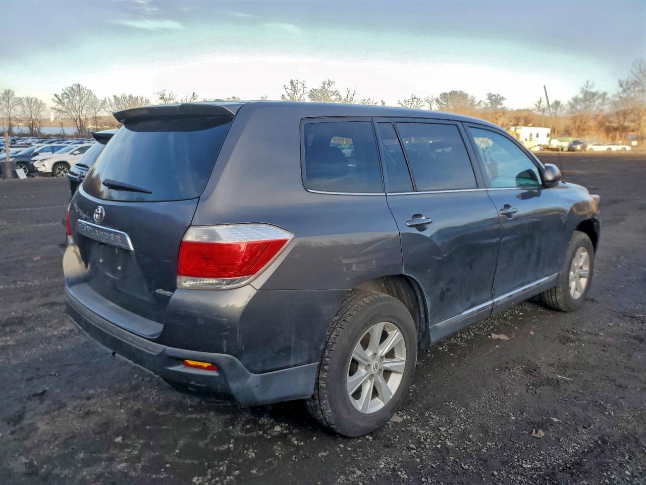 2011 TOYOTA HIGHLANDER BASE photo 3