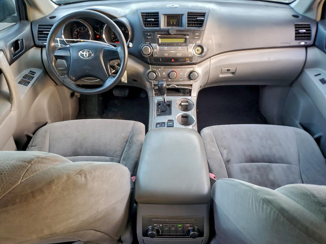 2011 TOYOTA HIGHLANDER BASE photo 8