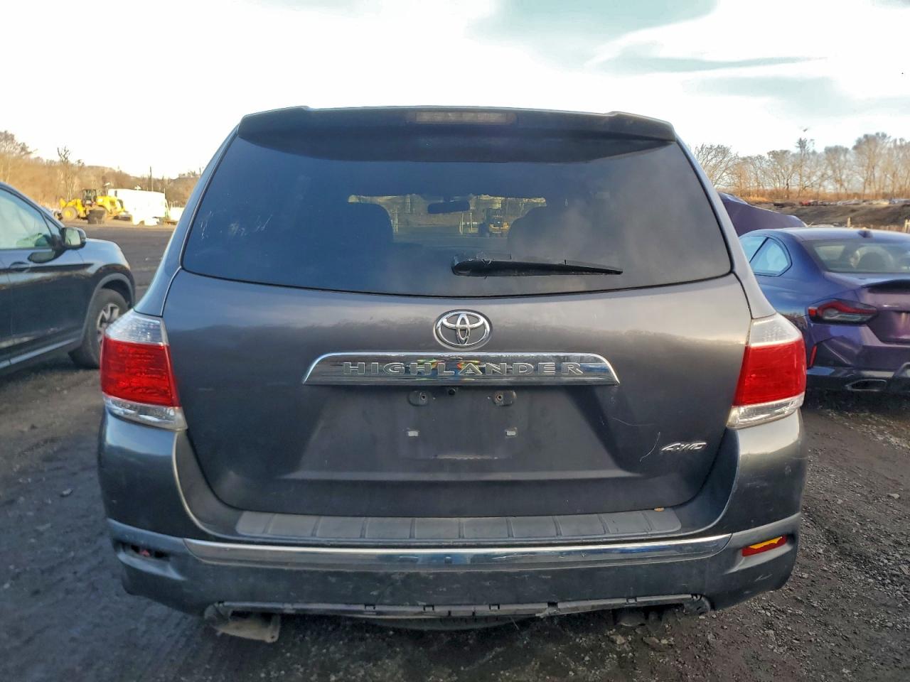 2011 TOYOTA HIGHLANDER BASE photo 6