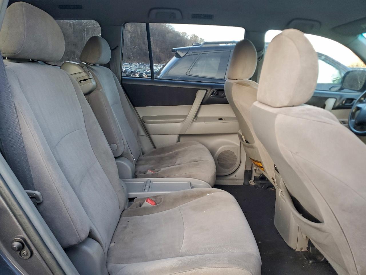 2011 TOYOTA HIGHLANDER BASE photo 11