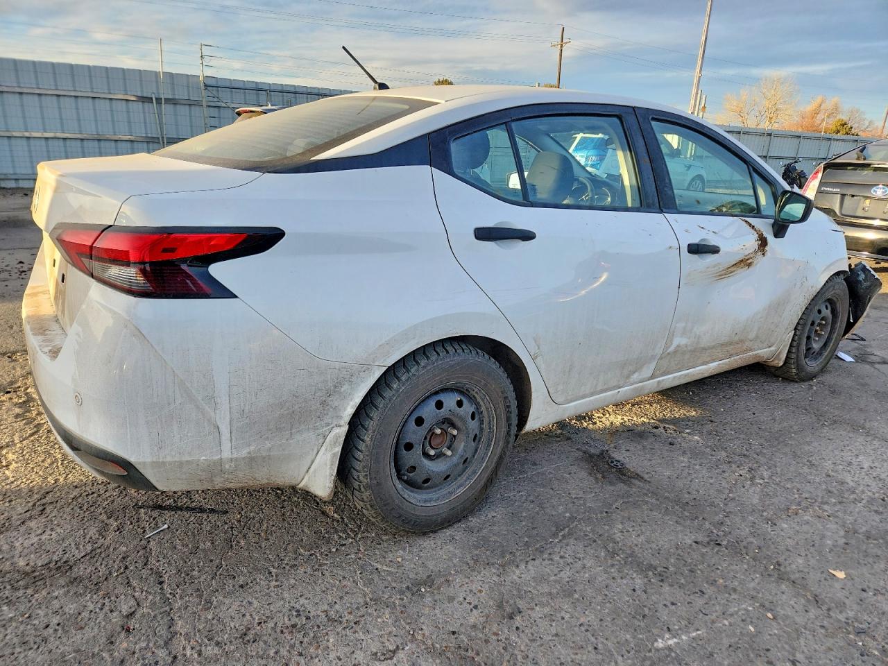 2020 NISSAN VERSA S photo 5