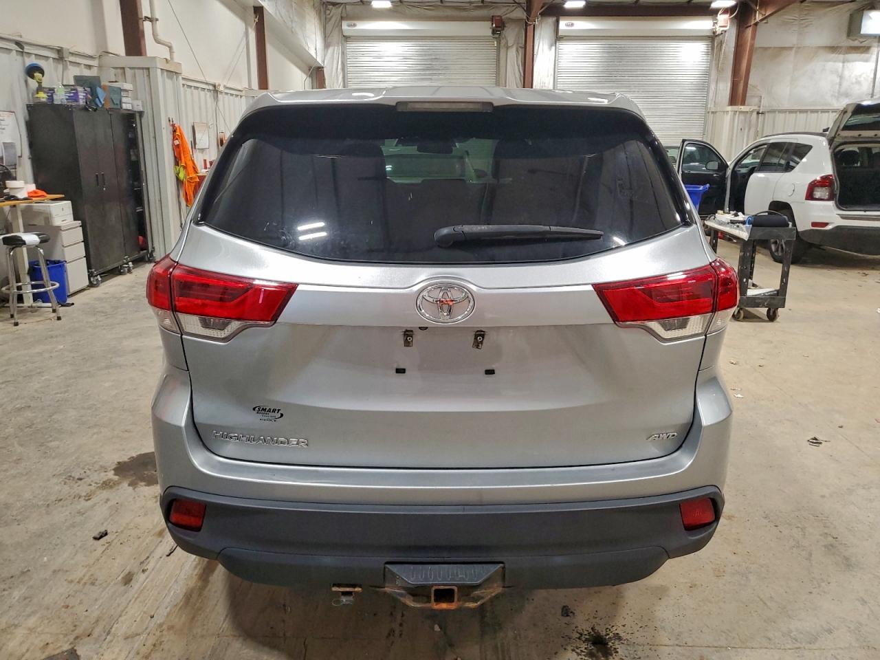 2019 TOYOTA HIGHLANDER LE photo 11
