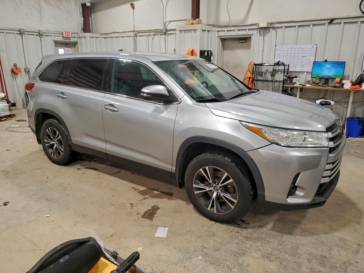 2019 TOYOTA HIGHLANDER LE photo 7