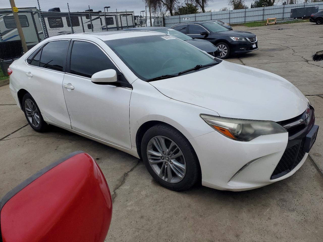2015 TOYOTA CAMRY LE photo 4