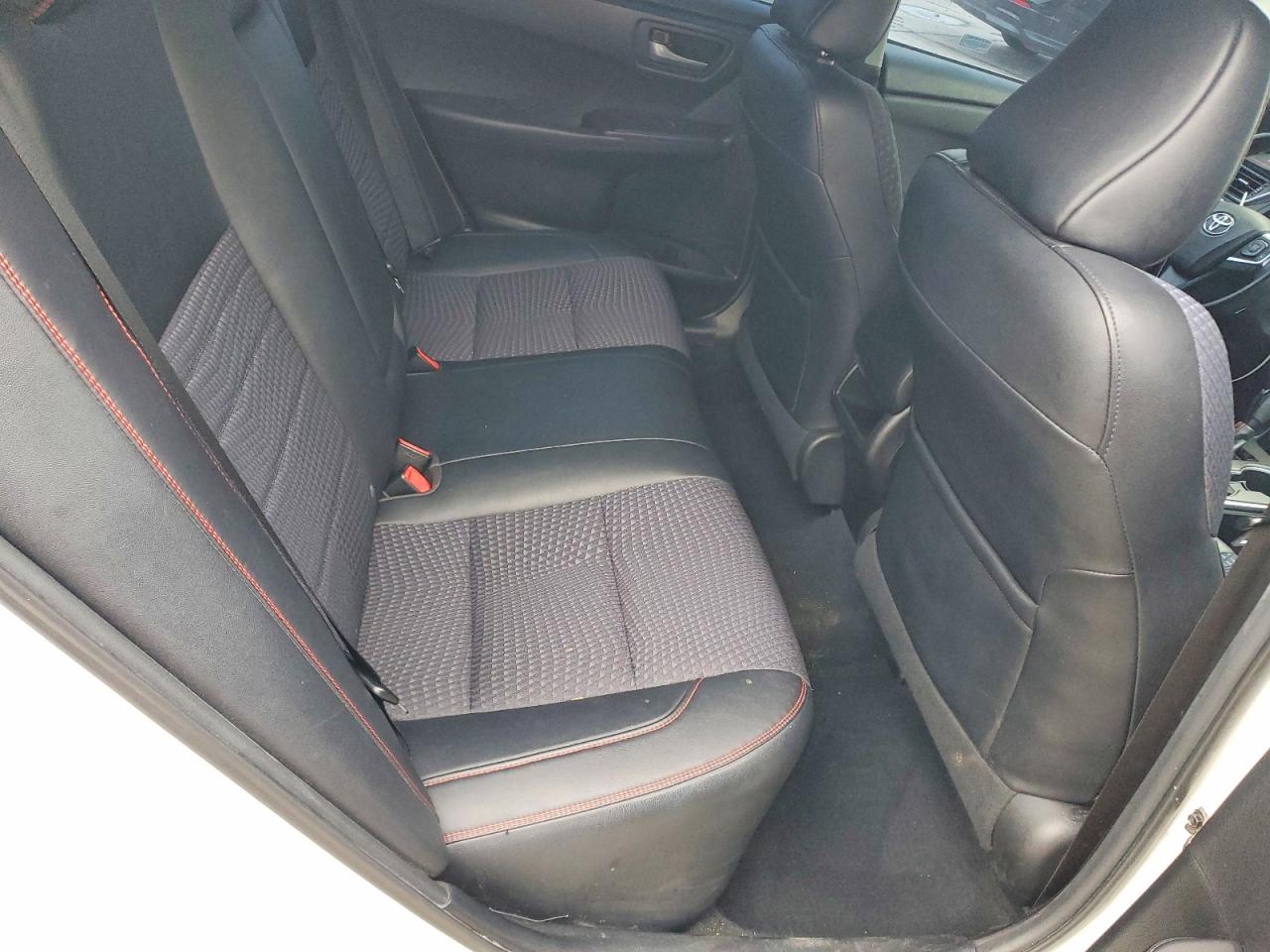 2015 TOYOTA CAMRY LE photo 10