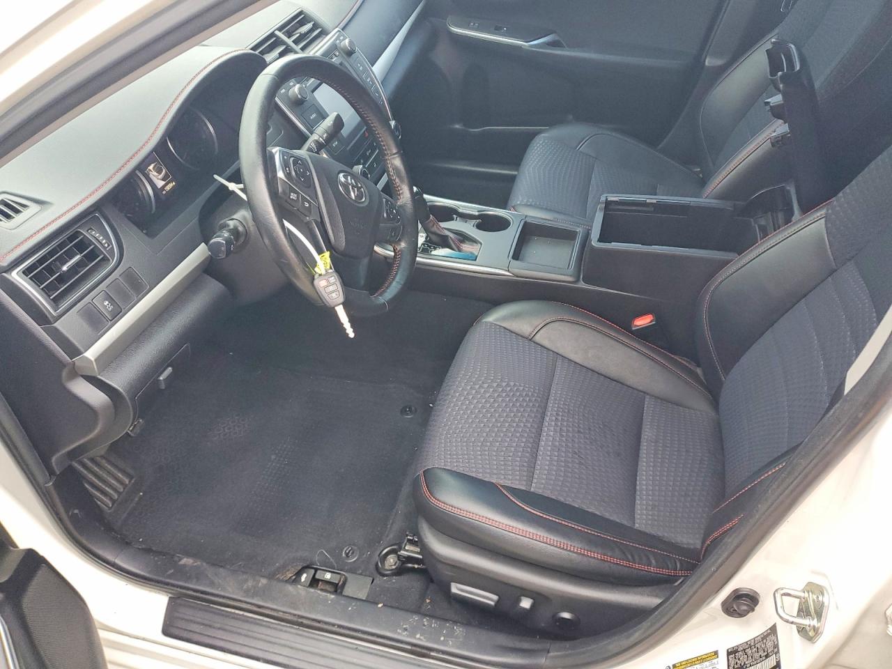 2015 TOYOTA CAMRY LE photo 7