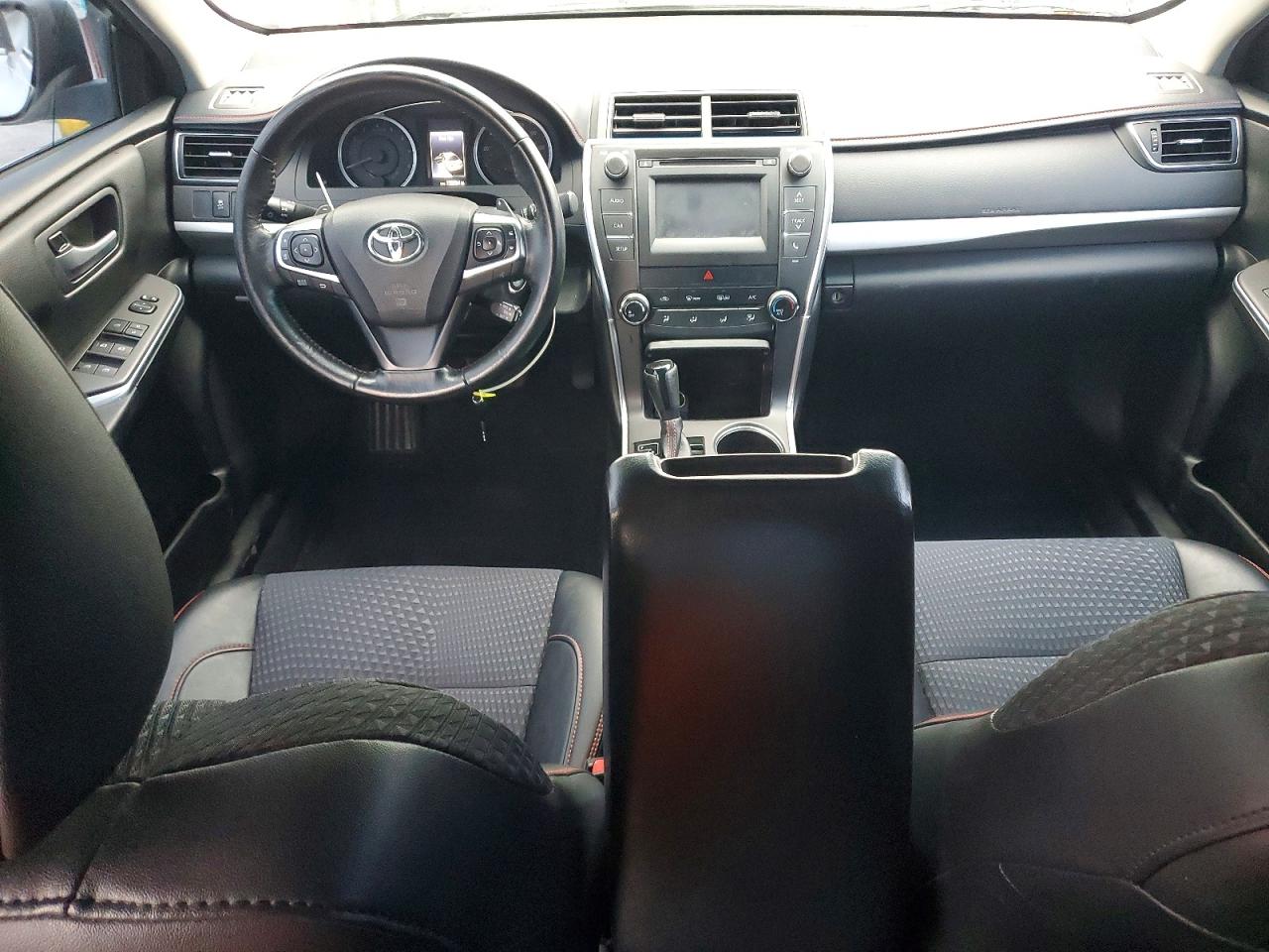 2015 TOYOTA CAMRY LE photo 8