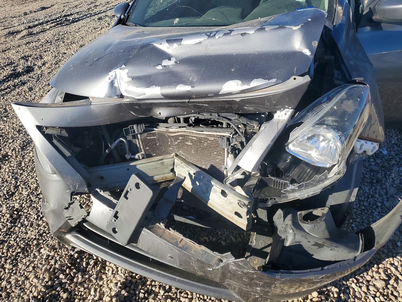 2019 NISSAN VERSA S photo 31