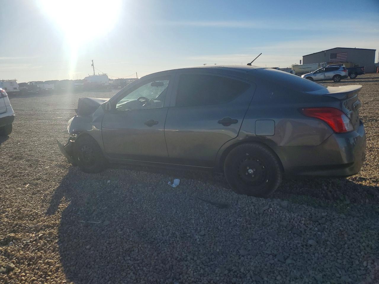 2019 NISSAN VERSA S photo 4