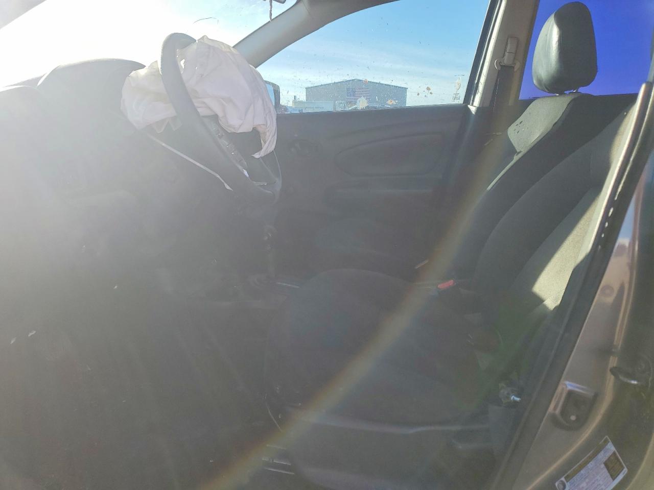 2019 NISSAN VERSA S photo 19