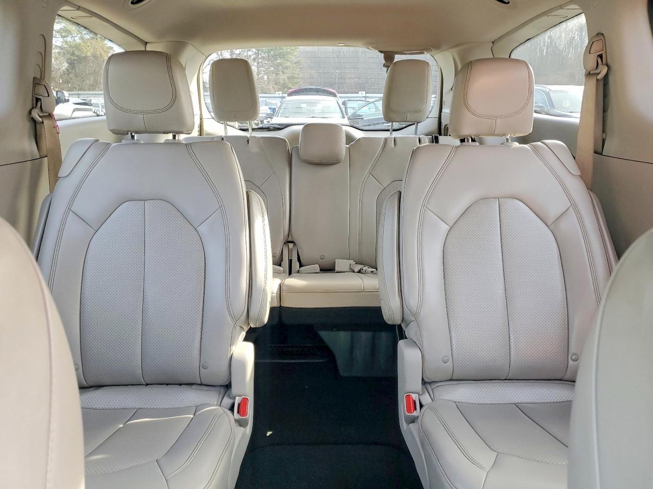 2021 CHRYSLER VOYAGER LXI photo 10