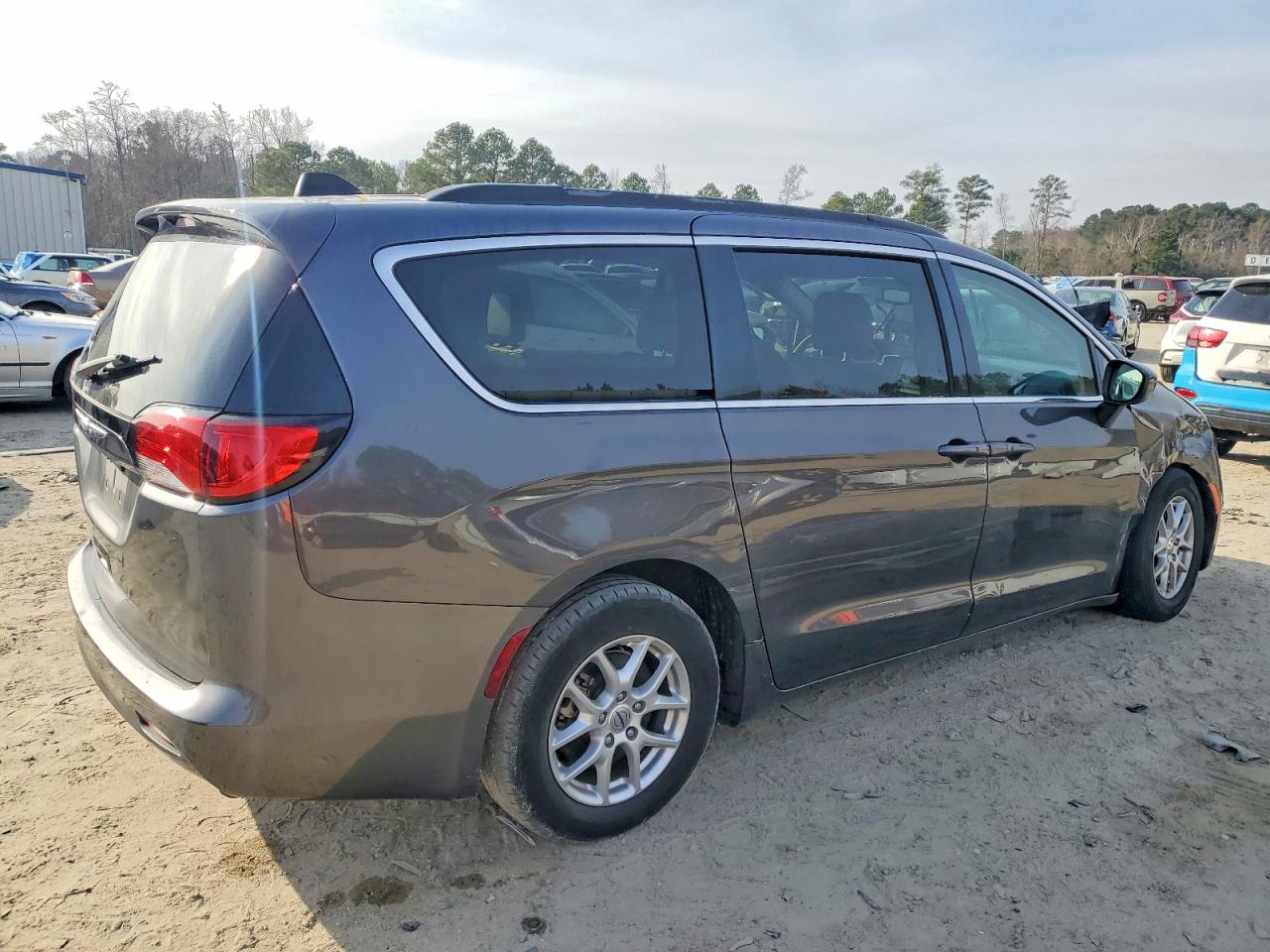 2021 CHRYSLER VOYAGER LXI photo 3