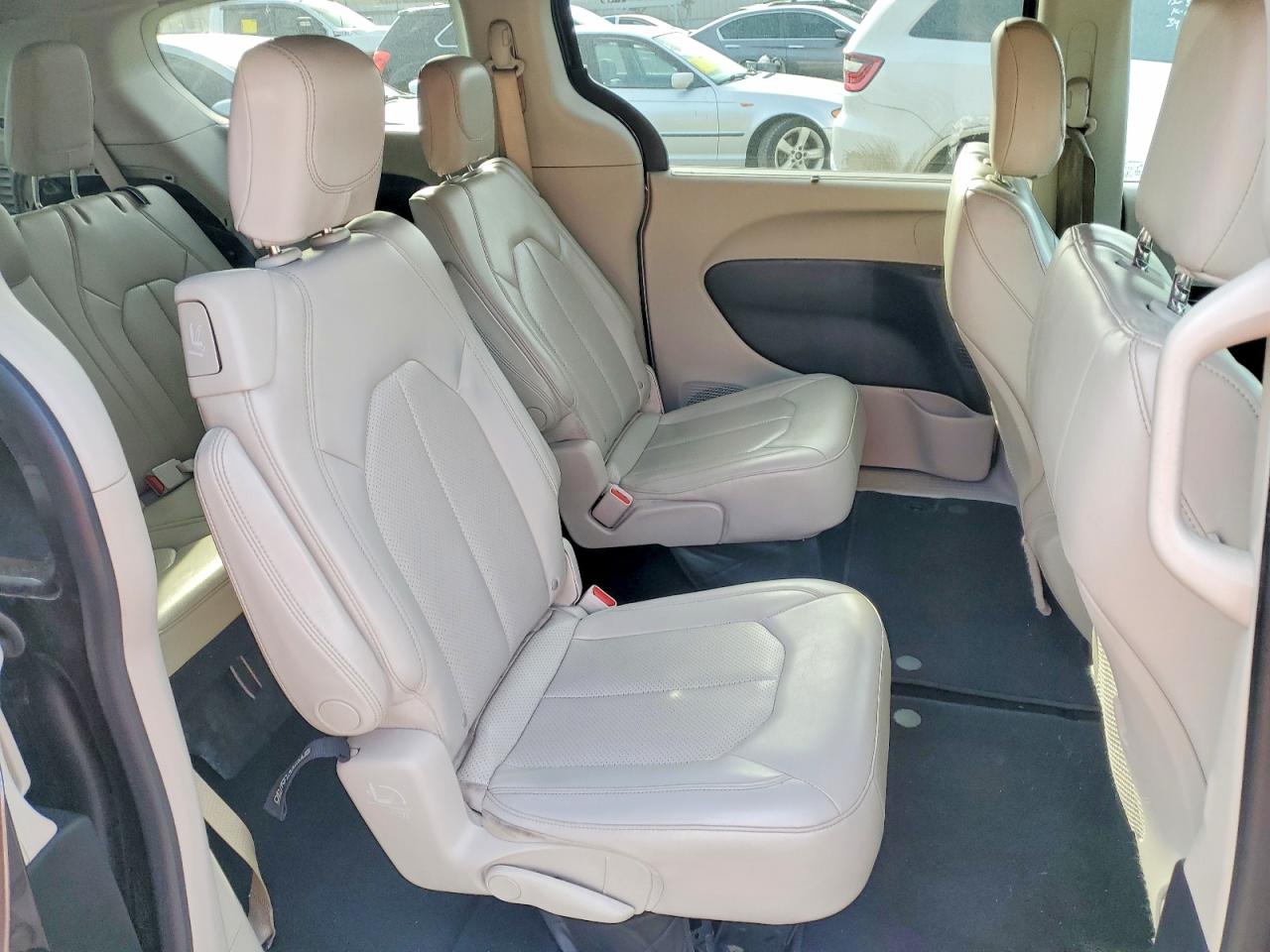 2021 CHRYSLER VOYAGER LXI photo 11