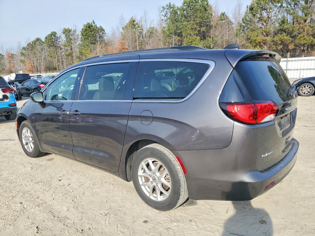 2021 CHRYSLER VOYAGER LXI photo 2