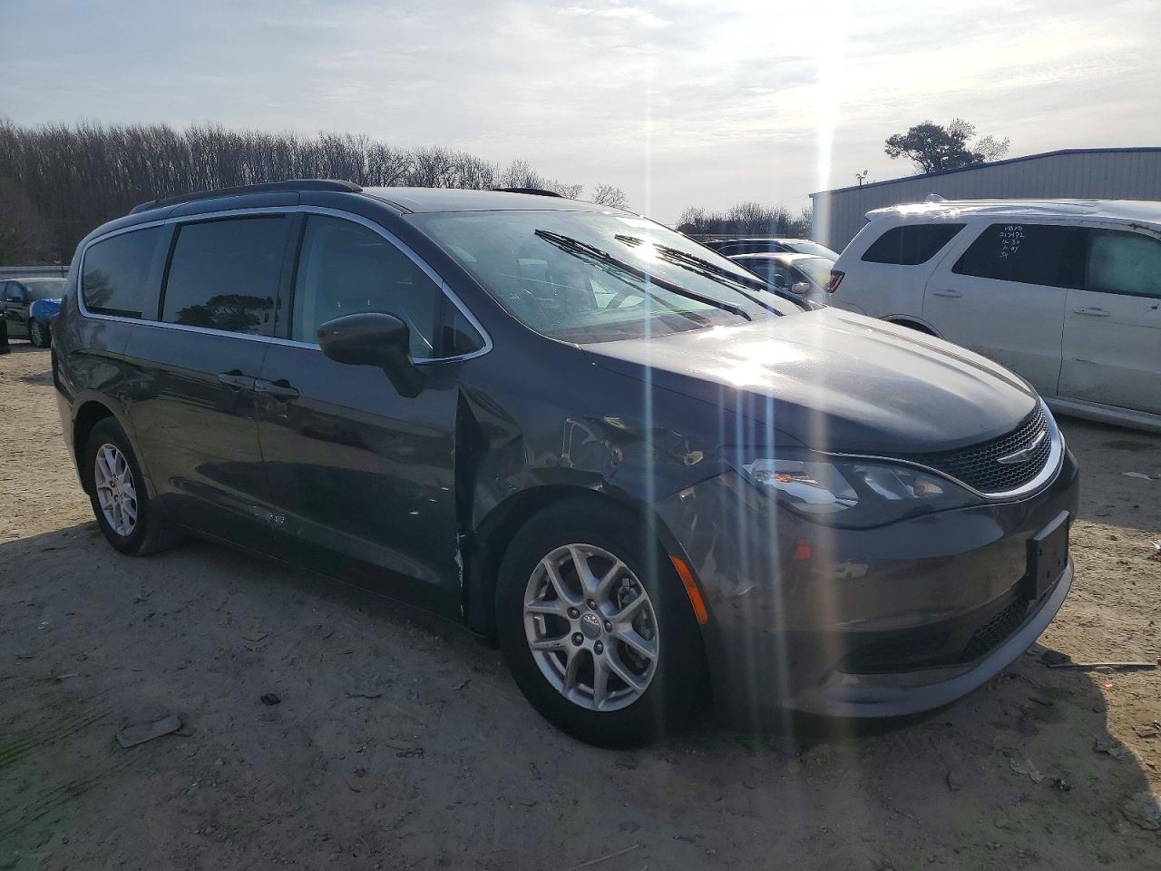 2021 CHRYSLER VOYAGER LXI photo 4