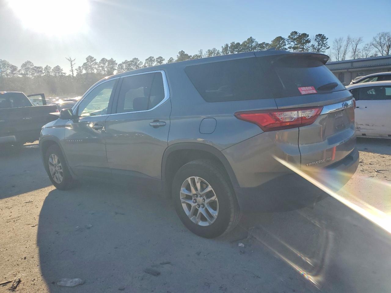 2019 CHEVROLET TRAVERSE LS photo 4