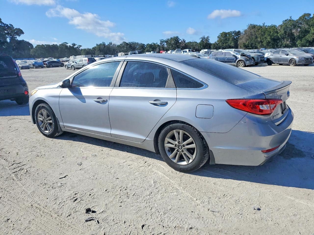 2015 HYUNDAI SONATA SE photo 2