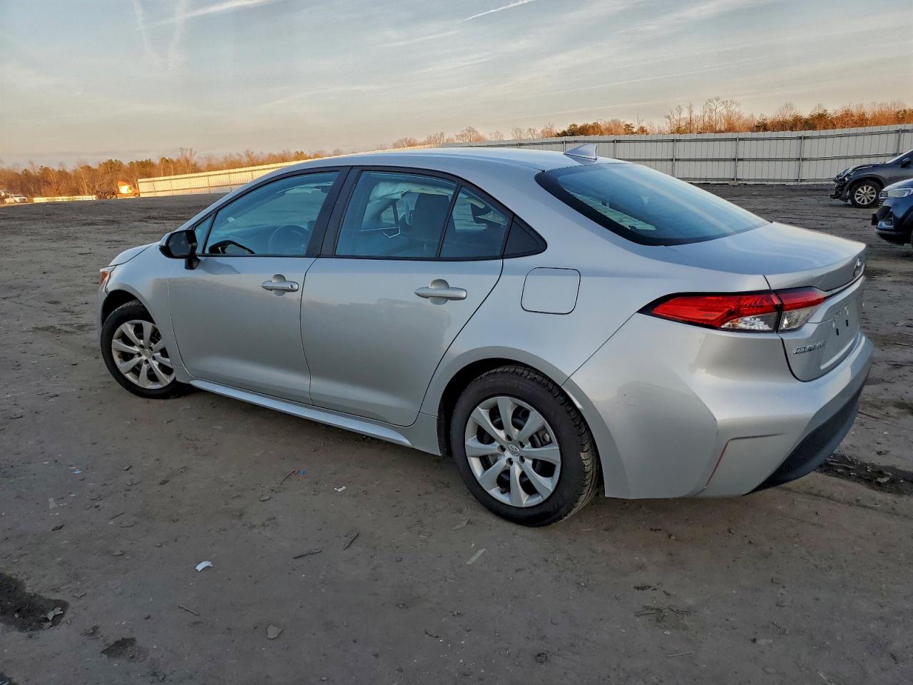 2023 TOYOTA COROLLA LE photo 4