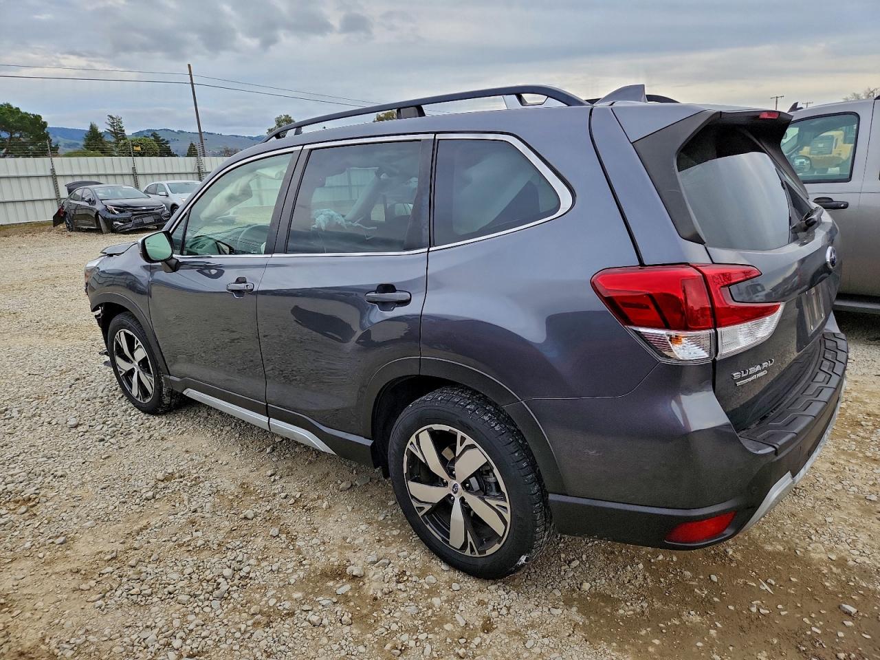 2020 SUBARU FORESTER TOURING photo 2