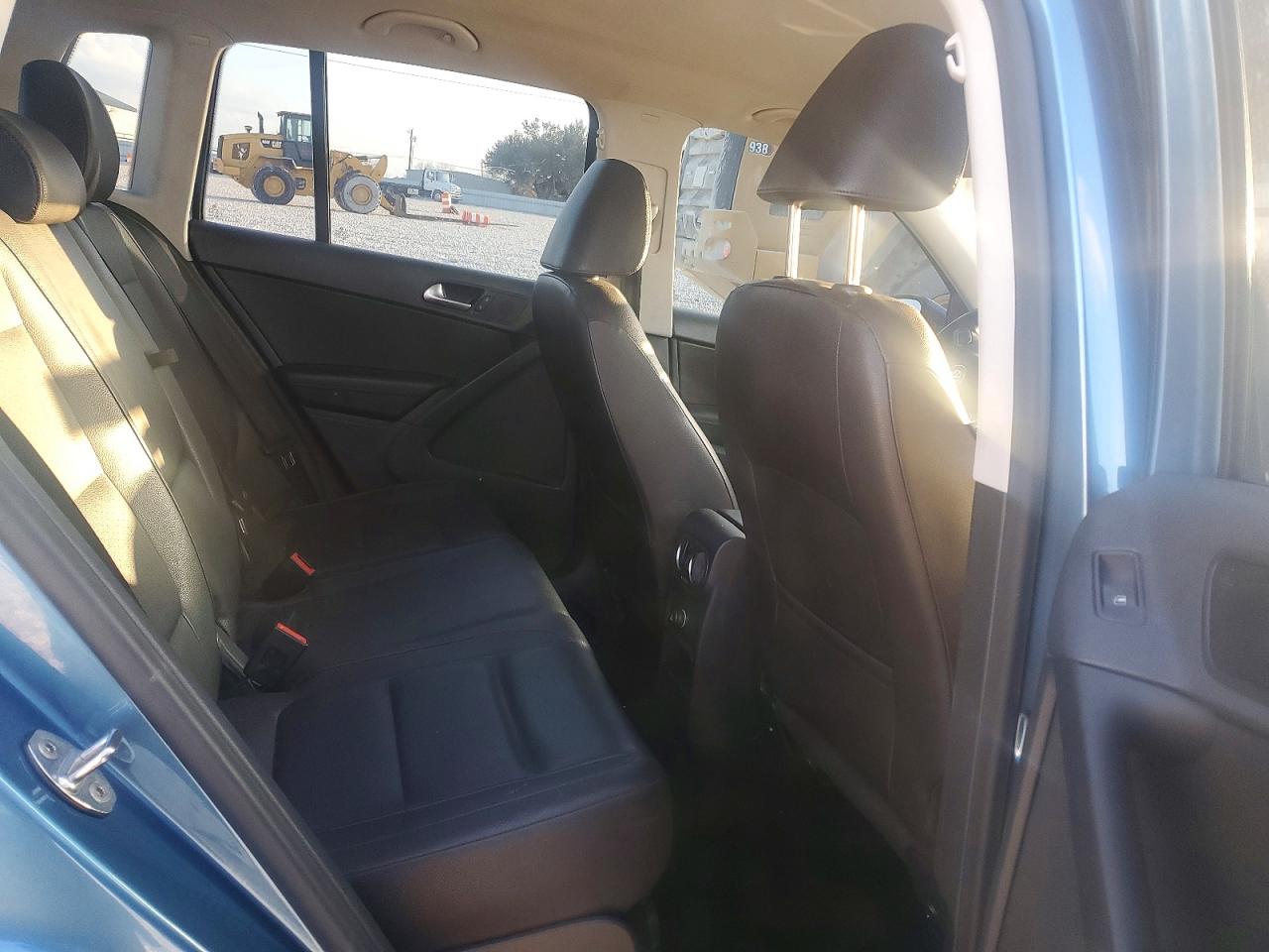 2017 VOLKSWAGEN TIGUAN S photo 11