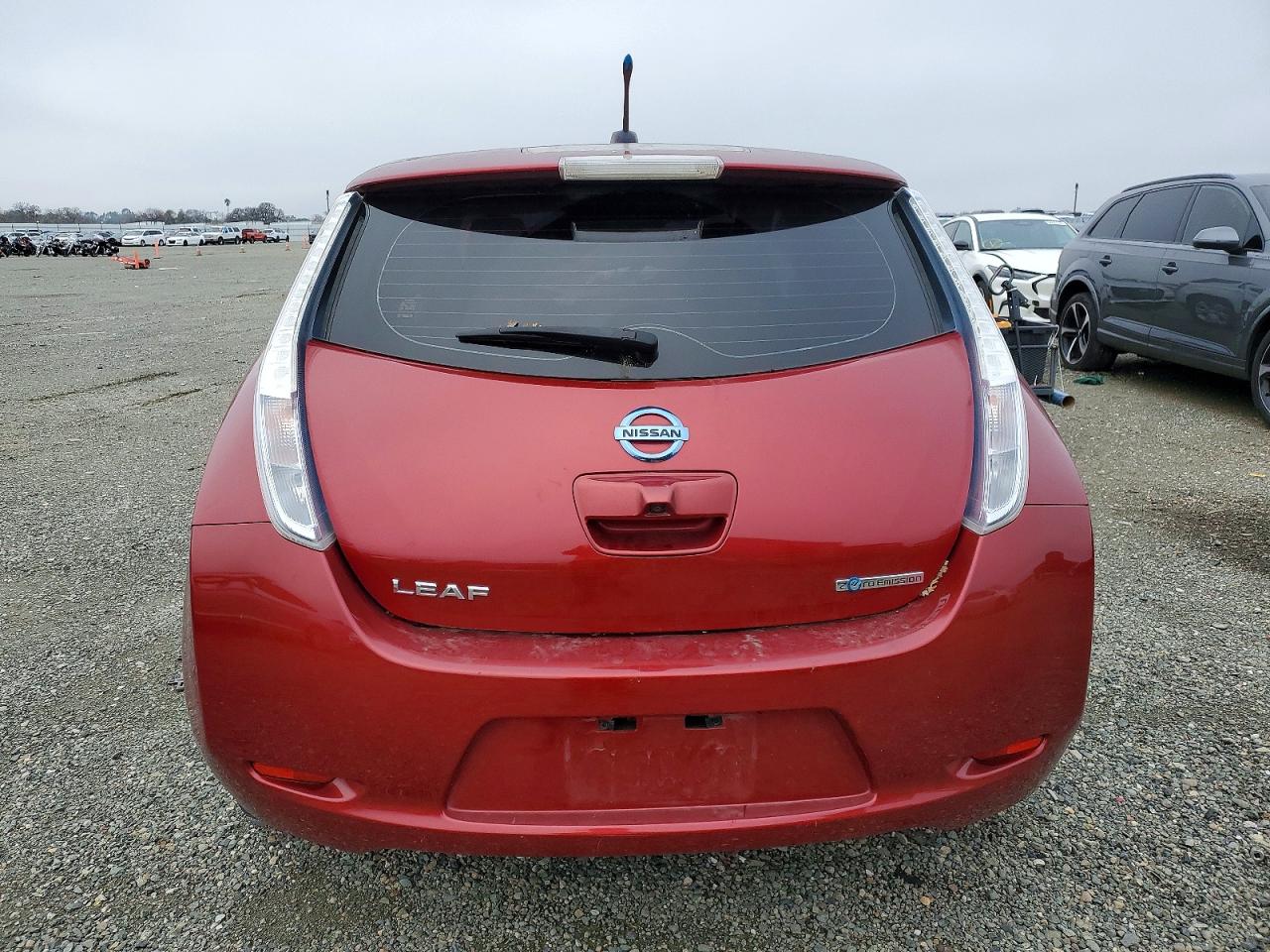 2012 NISSAN LEAF SV photo 6