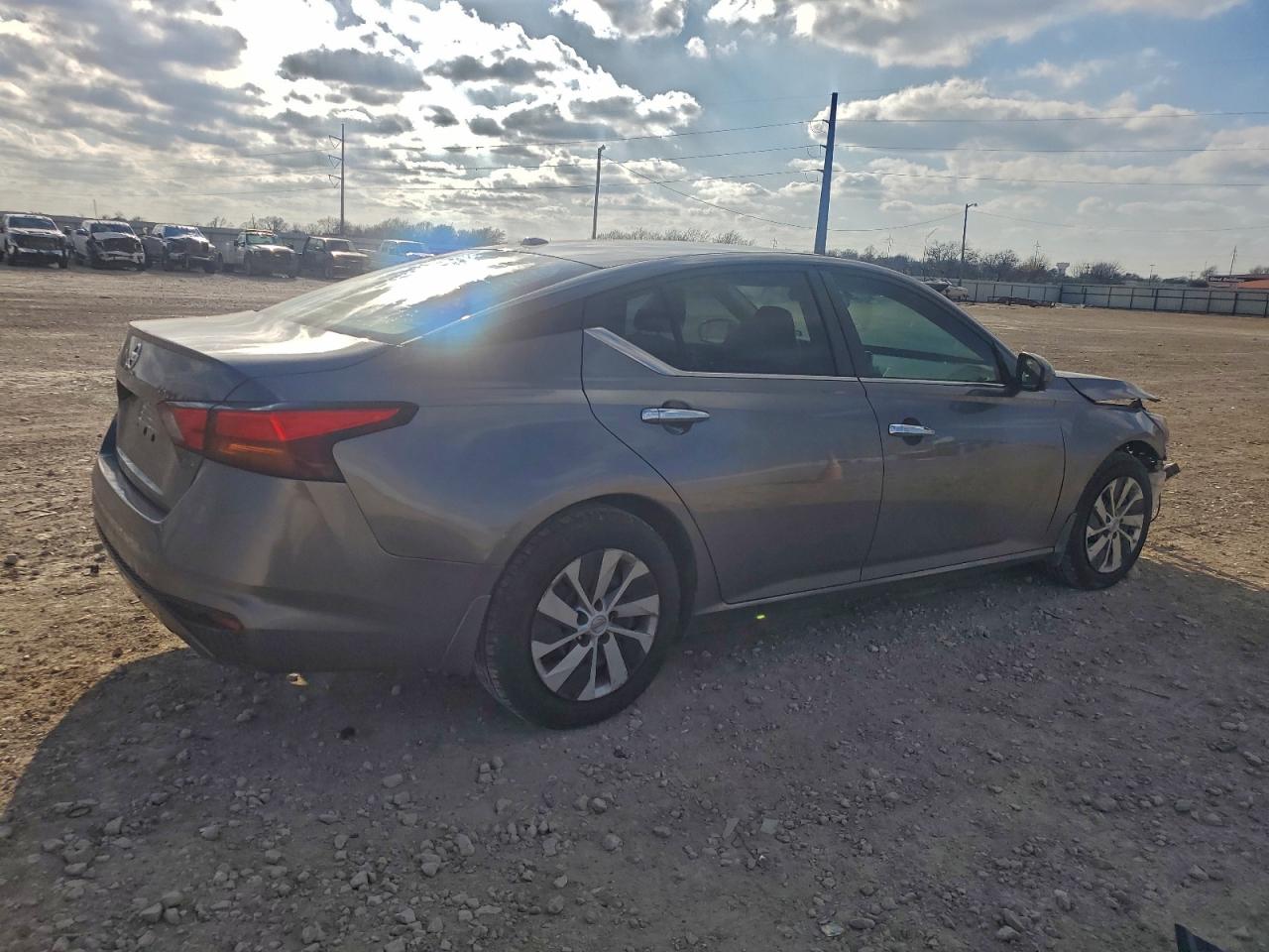 2019 NISSAN ALTIMA S photo 3