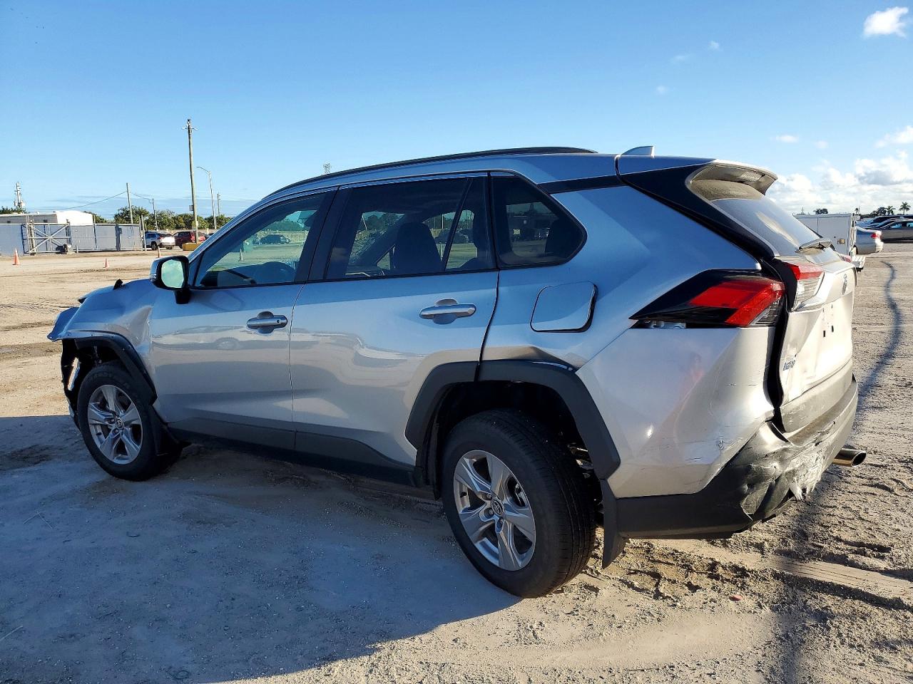 2025 TOYOTA RAV4 XLE photo 3