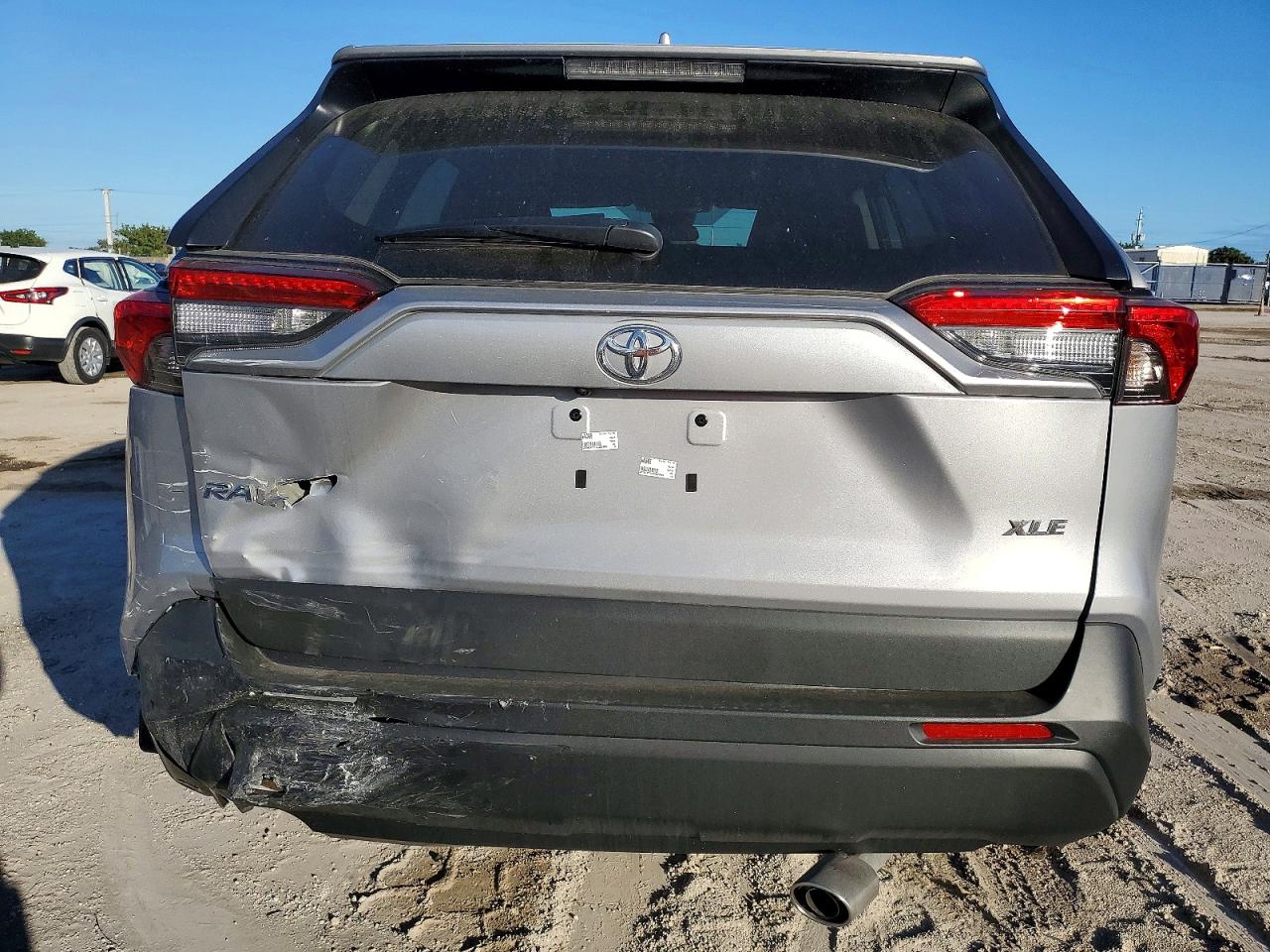 2025 TOYOTA RAV4 XLE photo 11