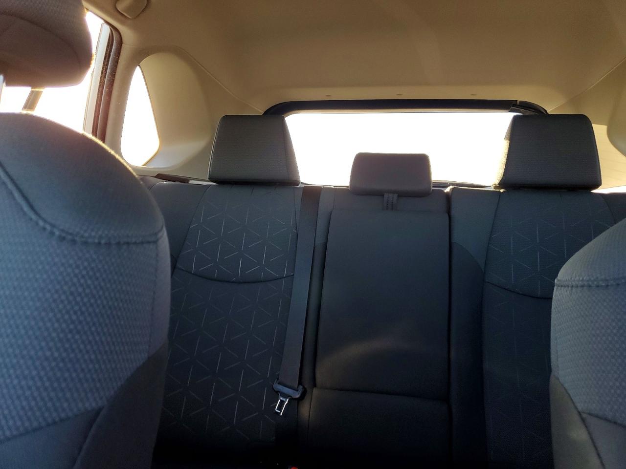 2025 TOYOTA RAV4 XLE photo 19