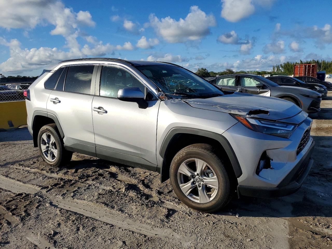 2025 TOYOTA RAV4 XLE photo 7