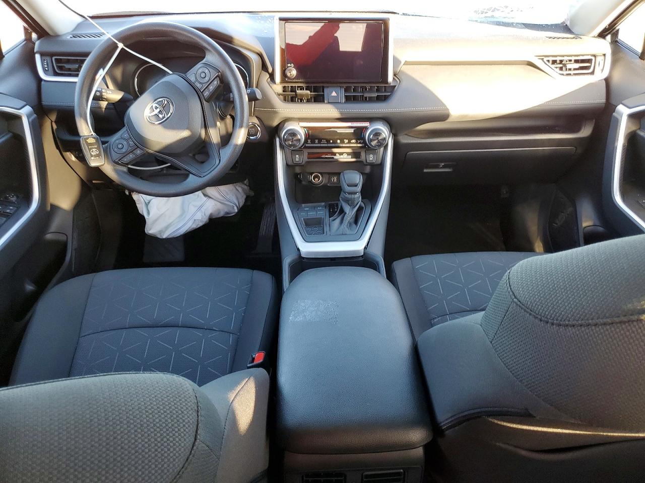 2025 TOYOTA RAV4 XLE photo 15