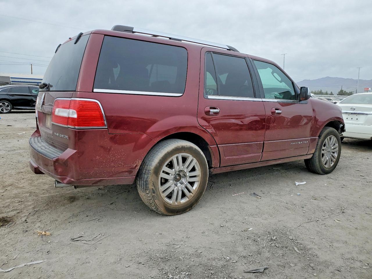 2013 LINCOLN NAVIGATOR photo 3