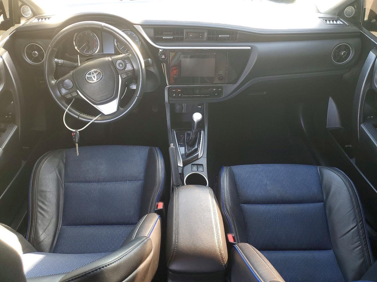 2019 TOYOTA COROLLA L photo 8