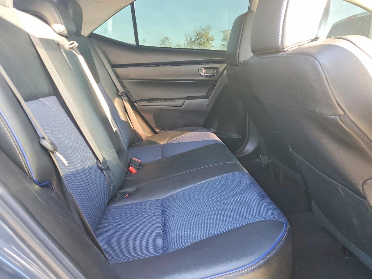 2019 TOYOTA COROLLA L photo 10