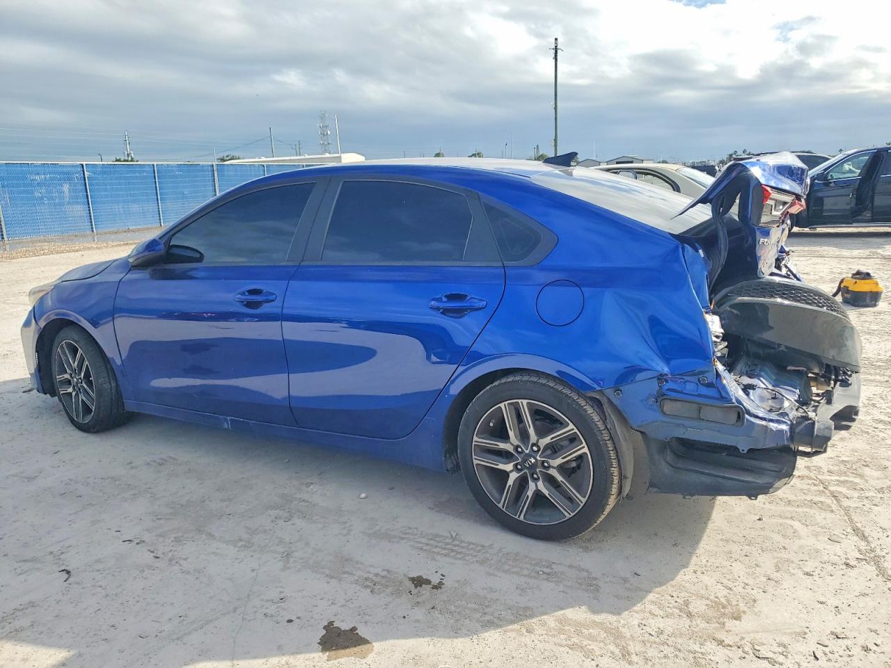 2019 KIA FORTE photo 2