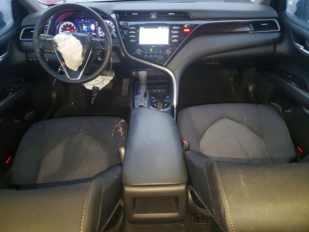 2020 TOYOTA CAMRY LE photo 15