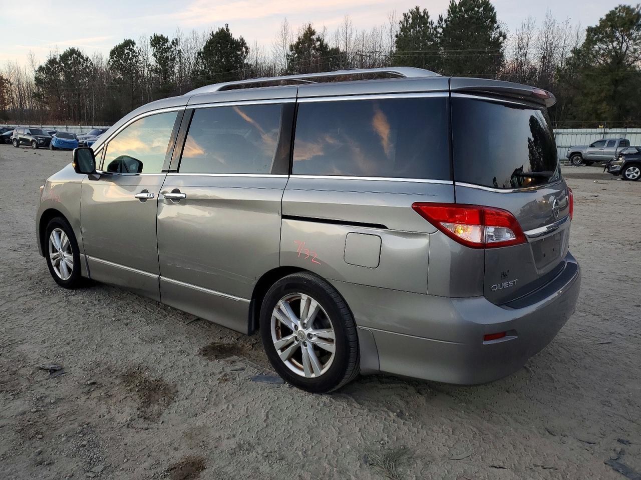 2012 NISSAN QUEST S photo 2