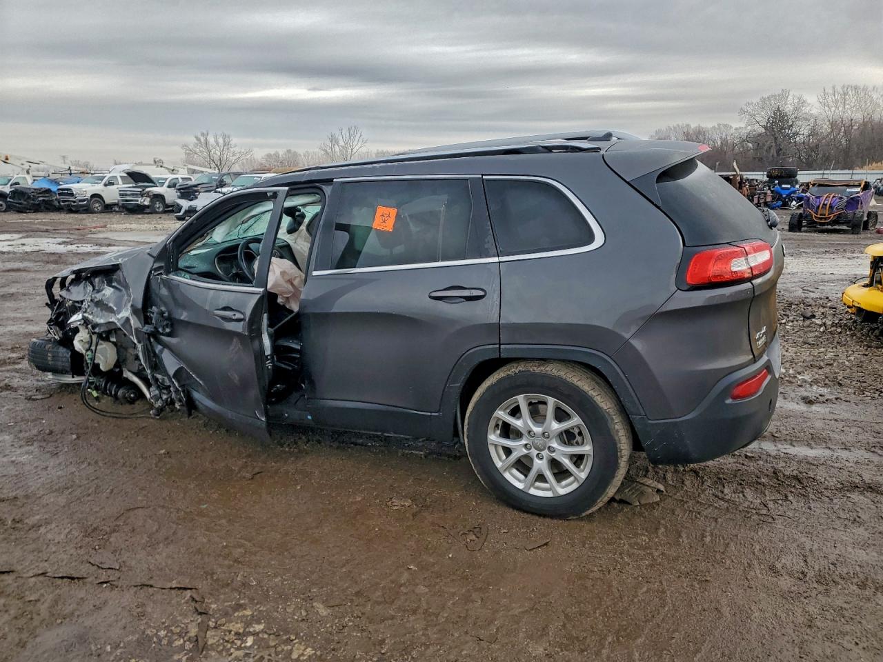 2015 JEEP CHEROKEE LATITUDE photo 2