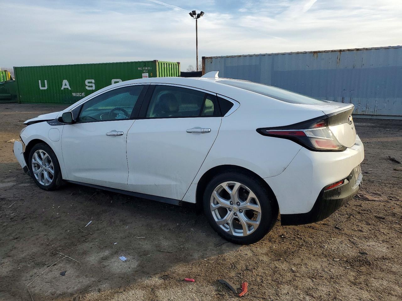 2016 CHEVROLET VOLT LTZ photo 2
