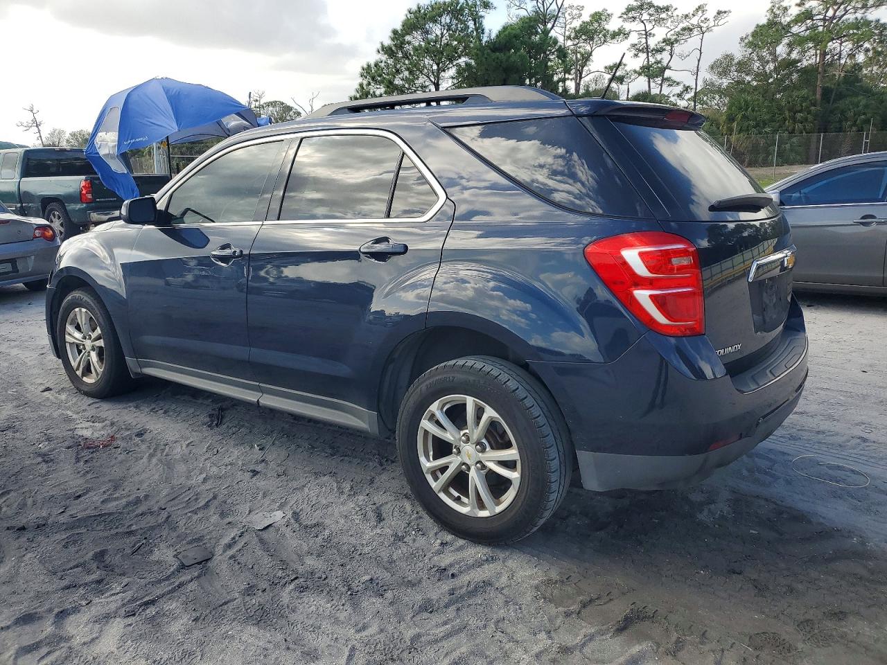 2017 CHEVROLET EQUINOX LT photo 2