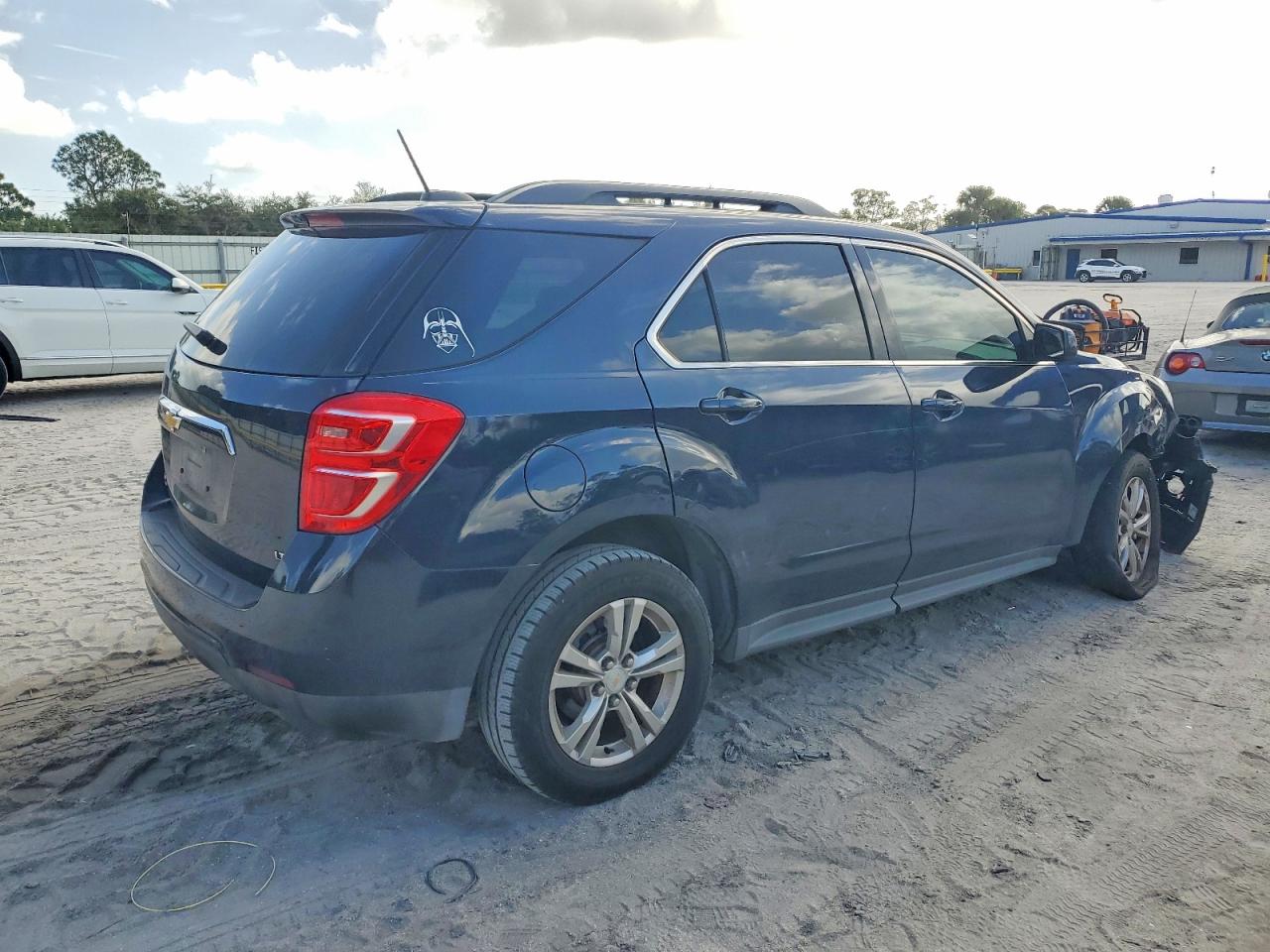 2017 CHEVROLET EQUINOX LT photo 3