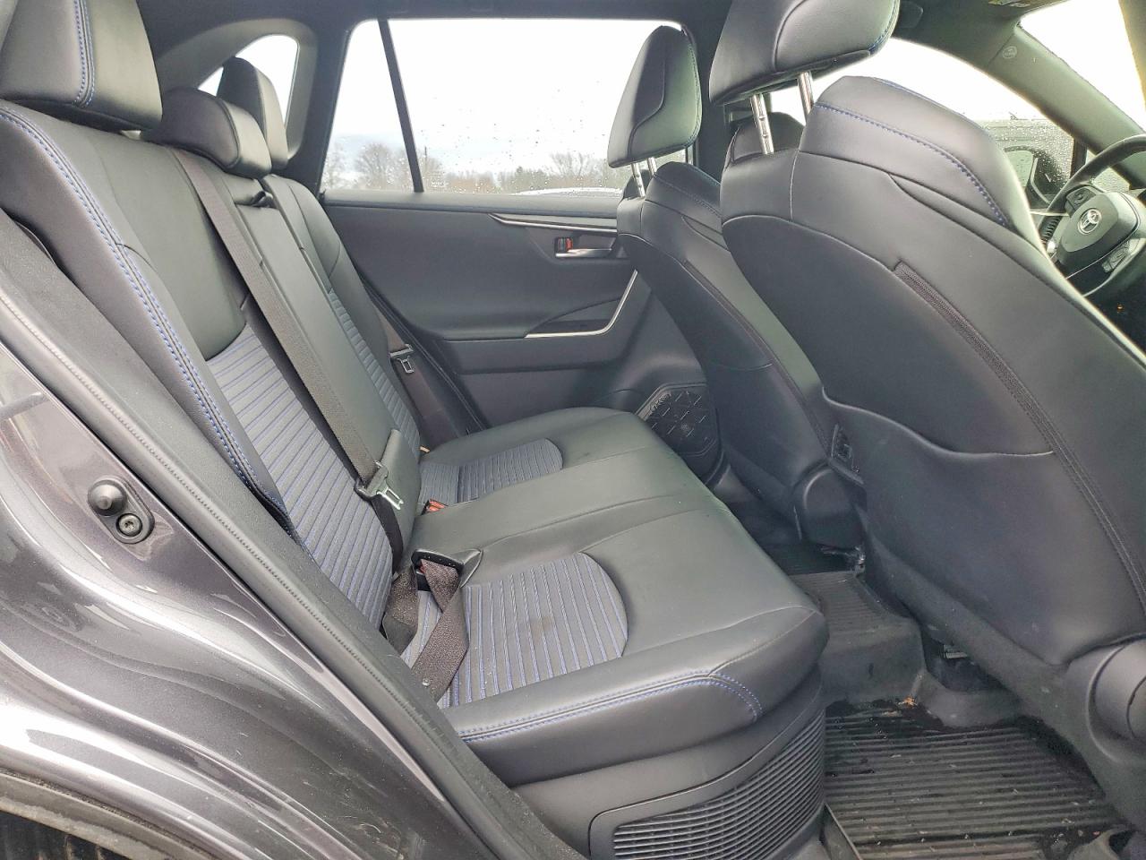 2021 TOYOTA RAV4 XSE photo 10