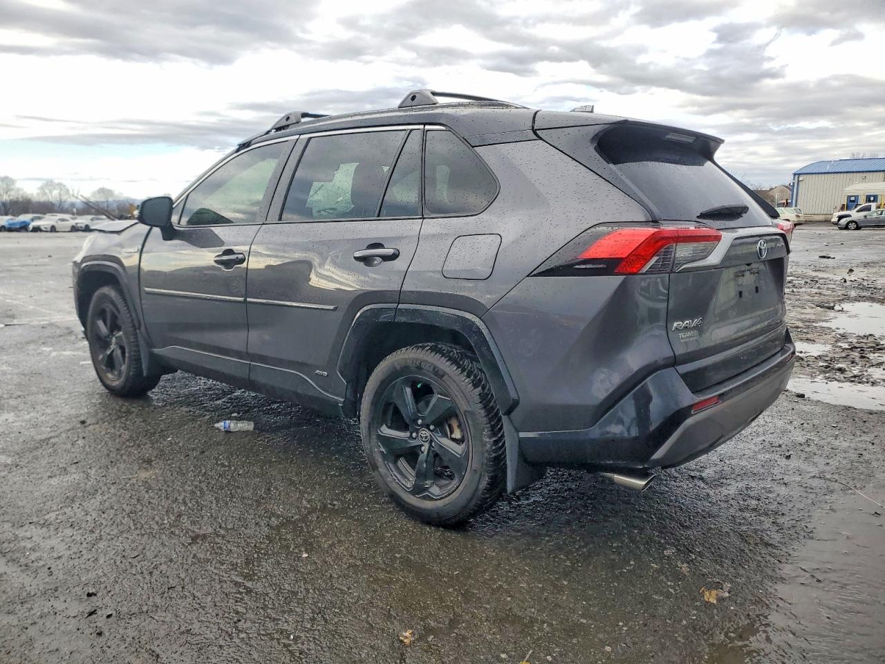 2021 TOYOTA RAV4 XSE photo 2